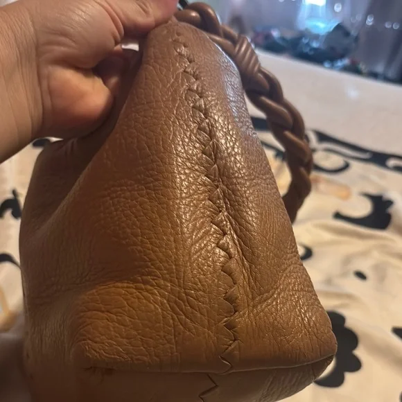 Bottega Veneta Tan Leather Shoulder Bag - Picture 10 of 10